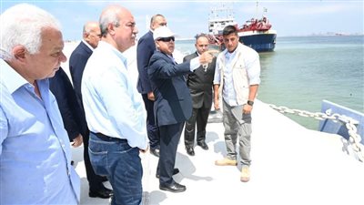 الوزير يتفقد مشروعات ميناءي الإسكندرية والدخيلة  