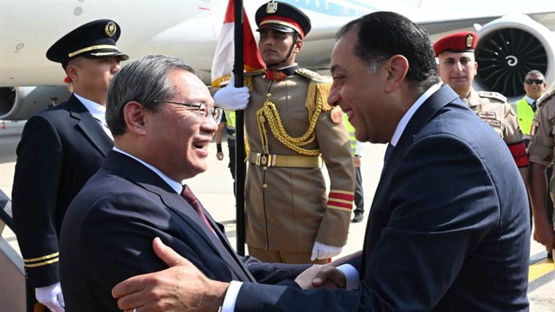 رئيس الوزراء خلال