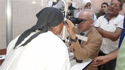 الكشف على 30 حالة رمد وإجراء 6 عمليات جلوكوما مجانا بدمنهور