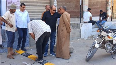 تركيب مطبات صناعية بشوارع سيدي سالم لسلامة المواطنين