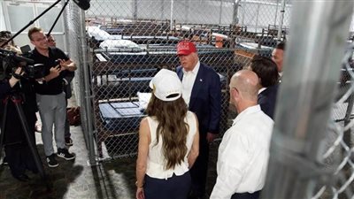 صحيفة فرنسية : الأوكرانيون يفرون من أمريكا بسبب ترامب