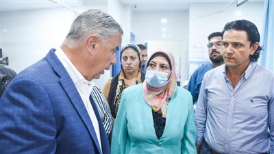 محافظ الإسكندرية يزور مصابي حادث انهيار عقار العطارين بمستشفى جمال حمادة
