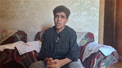 ابن أسيوط الأول على الجمهورية في دبلوم المدارس الثانوية الفنية المتقدمة التجارية: كتبت على الحائط 