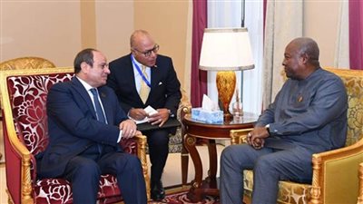 الرئيس السيسي يلتقي نظيره الغاني على هامش قمة الاتحاد الأفريقي بمالابو