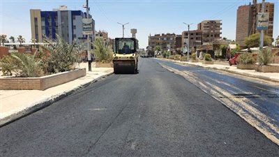 محافظ سوهاج يتابع الموقف التنفيذي لمشروعات الرصف بعدد من مراكز المحافظة