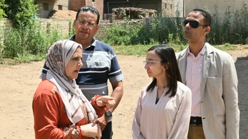 محافظ البحيرة خلال