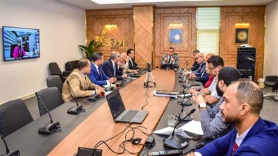 وزيرالإسكان يعطي توجيهات بصيانة الطرق للحد من الحوادث 