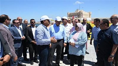 رئيس الوزراء يتفقد أعمال مشروع تنفيذ الحواجز البحرية وما يتعلق بحماية الشواطئ بالإسكندرية