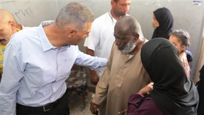  محافظ أسوان يوجه بالتنسيق لتوفير الأوراق والمستنداث الثبوتية بالمراكز المتنقلة للأحوال المدنية