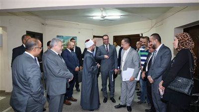 وزير الأوقاف يعقد اجتماعًا مع هيئة الأوقاف 