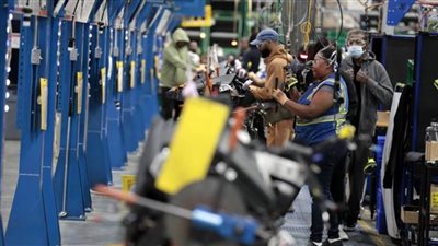 بلومبرج: الركود الصناعي في الولايات المتحدة مستمر رغم دعم الديمقراطيين والجمهوريين