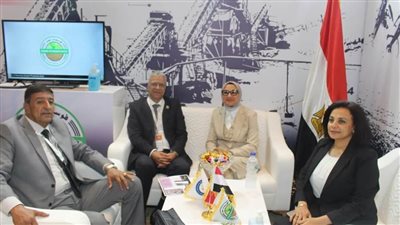 وزير البترول يكرم نائب محافظ الوادي الجديد تقديرًا لجهود دعم قطاع التعدين