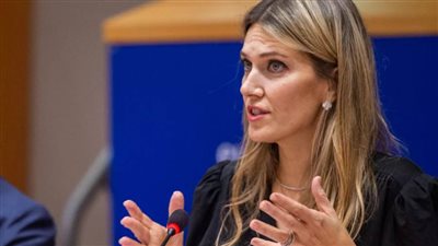 نائبة يونانية: المفوضية الأوروبية تُعطي اليونان 