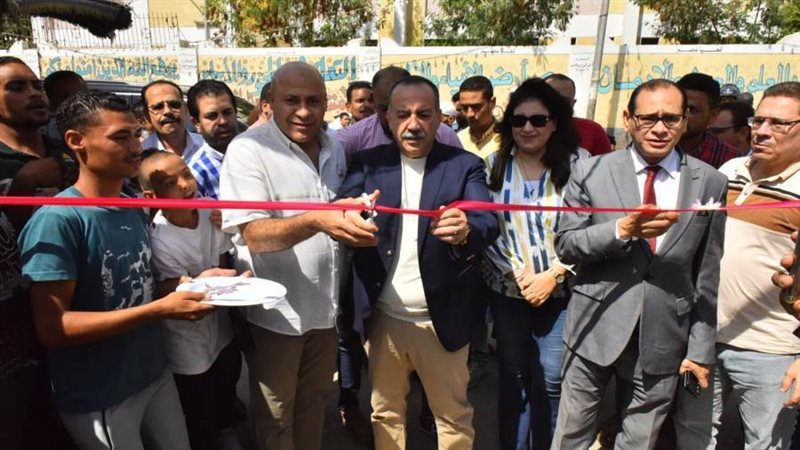 جانب من افتتاح السوق