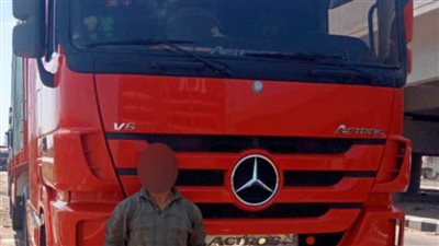 كشف ملابسات تداول فيديو بقيام قائد سيارة نقل بالسير برعونة بأحد الطرق السريعة