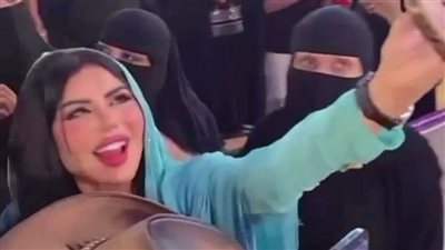 حليمة بولند تتألق في أبها.. حضور جماهيري لافت وتفاعل كبير في مهرجان الصيف