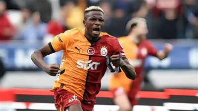 نيران جالاتا سراي تحرق 