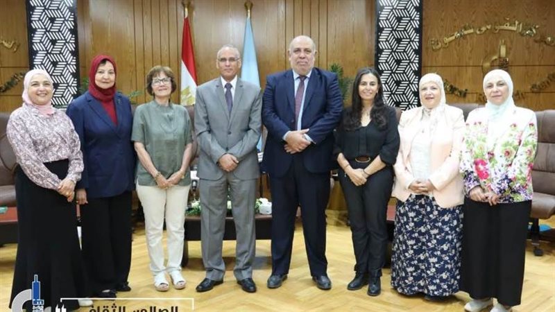 المشاركون بالصالون