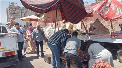 حملات موسعة لإزالة الإشغالات والتعديات بموقف نزلة عبد اللاه بحي شرق أسيوط