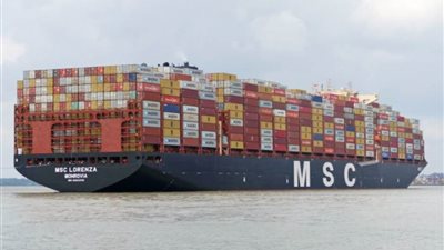 ميناء الإسكندرية يستقبل سفينة حاويات عملاقة بطول 366 مترا