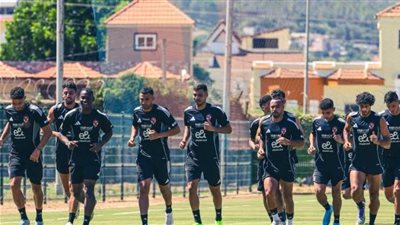 تقسيمة قوية وجلسة تكتيكية.. الأهلي يُكثف تحضيراته في معسكر تونس