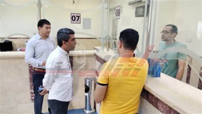 رئيس مدينة مرسى مطروح يستمع لشكاوى ومقترحات المواطنين