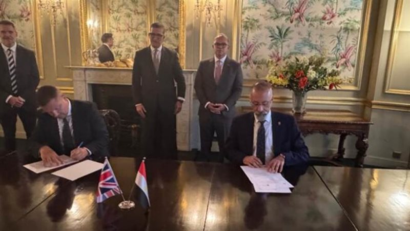 خلال التوقيع