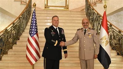 الفريق أحمد خليفة رئيس أركان حرب القوات المسلحة يلتقي قائد القيادة المركزية الأمريكية