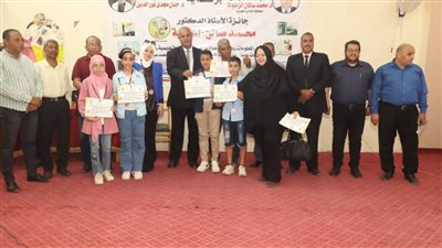 بالصور.31 مدرسة تفوزبجائزة د. محمد صالح الثقافية بدوري المعلومات بإدارة الخارجة التعليمية