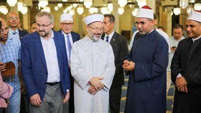 رئيس الشؤون الدينية التركي يزور الجامع الأزهر