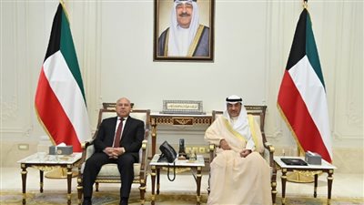 ولي عهد الكويت يستقبل وزير النقل والصناعة كامل الوزير