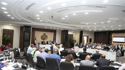  محافظ أسوان يشدد على مسؤولى المحليات والأجهزة التنفيذية بعدم التدخل فى العملية الانتخابية القادمة