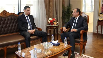 وزير قطاع الأعمال يبحث مع رئيس الشراء الموحد لتعزيز التعاون بقطاع الأدوية والمستلزمات الطبية