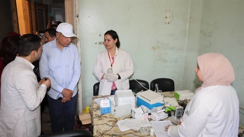 محافظ المنيا خلال