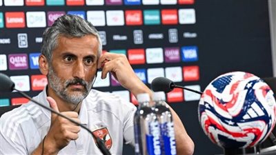 ريبيرو يعقد محاضرة للاعبين قبل مواجهة البنزرتي التونسي