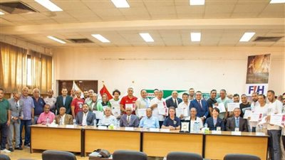 تسليم شهادات الدورة الدولية لمدربي الهوكي 