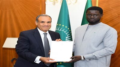 وزير الخارجية يسلم رسالة خطية من الرئيس السيسي إلى رئيس جمهورية السنغال