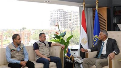 محافظ أسوان يلتقي وفد جمعية 