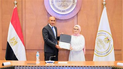 وزير التعليم يكرم أوائل الطلبة بالثانوية العامة 