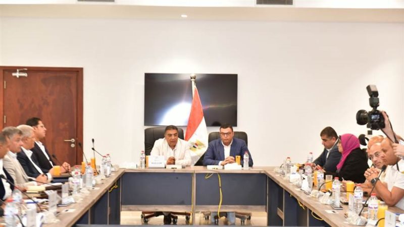 اجتماع وزير الإسكان