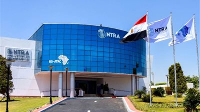 عاجل.. الاتصالات تؤكد استمرار إعفاء هاتف واحد للمسافرين.. وإيقاف الأجهزة المتلاعب بها