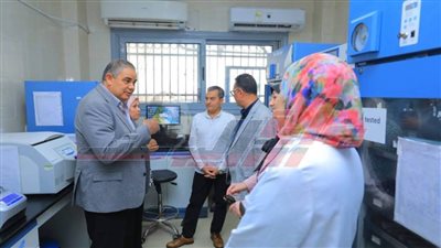رئيس جامعة كفر الشيخ يتفقد المعامل والمراكز المتخصصة بكلية الطب والمستشفى الجامعي