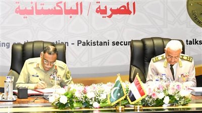 وزير الدفاع والإنتاج الحربي يلتقي رئيس هيئة الأركان المشتركة الباكستانية 