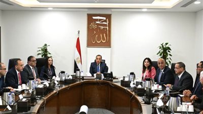 رئيس الوزراء يستعرض الاستراتيجية الوطنية للحرف اليدوية 