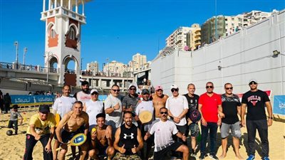 بالصور.. أجواء احتفالية على شواطئ الإسكندرية