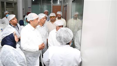وزير قطاع الأعمال يزور شركة الإسكندرية للأدوية ويؤكد تحديث خطوط الإنتاج لتوفير الأدوية للمواطنين
