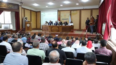 مناقشة عدد من القرارات والموضوعات التنموية والخدمية بكفر الشيخ