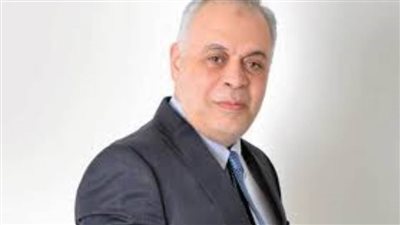 أشرف زكي عن لطفي لبيب.. ساعدني كتير في فيلم 