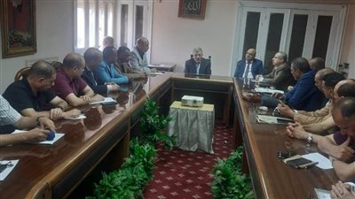 رئيس هيئة الأوقاف يطالب مديرى المناطق بالحفاظ على الوقف 