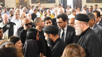 وزير الثقافة يشارك في مراسم جنازة الفنان لطفي لبيب: فقدت مصر قامة فنية أثْرت الفن بروح وطنية